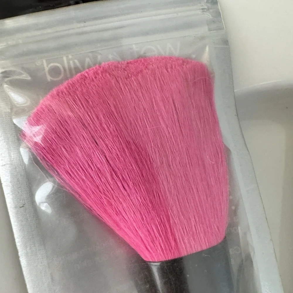 WET n WILD Powder & Bronzing Blush Brush Lot Of 4 Hot Pink Teal Retro Sealed NIP